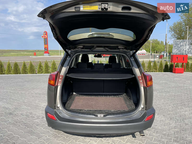 Внедорожник / Кроссовер Toyota RAV4 2013 в Голованевске