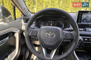 Позашляховик / Кросовер Toyota RAV4 2020 в 
