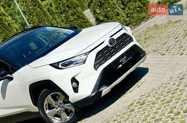 Позашляховик / Кросовер Toyota RAV4 2020 в 