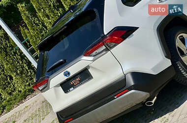 Позашляховик / Кросовер Toyota RAV4 2020 в 