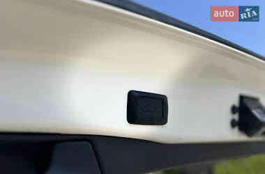 Позашляховик / Кросовер Toyota RAV4 2020 в 