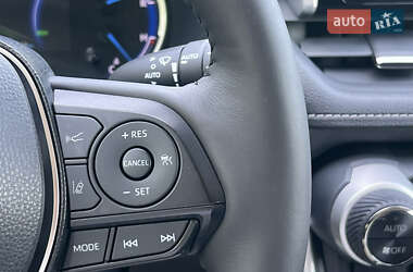 Позашляховик / Кросовер Toyota RAV4 2020 в 