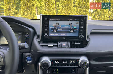 Позашляховик / Кросовер Toyota RAV4 2020 в 