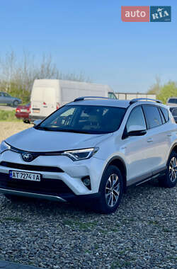 Позашляховик / Кросовер Toyota RAV4 2016 в Коломиї
