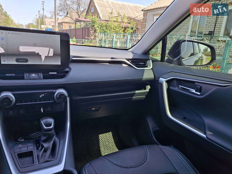 Позашляховик / Кросовер Toyota RAV4 2023 в Марганці