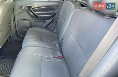 Внедорожник / Кроссовер Toyota RAV4 2002 в 