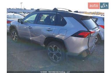 Позашляховик / Кросовер Toyota RAV4 2020 в 