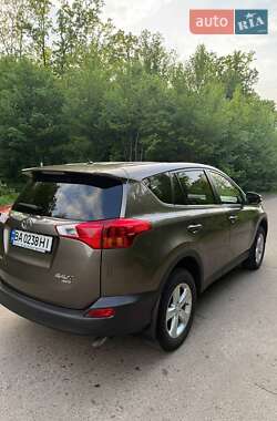 Внедорожник / Кроссовер Toyota RAV4 2013 в 