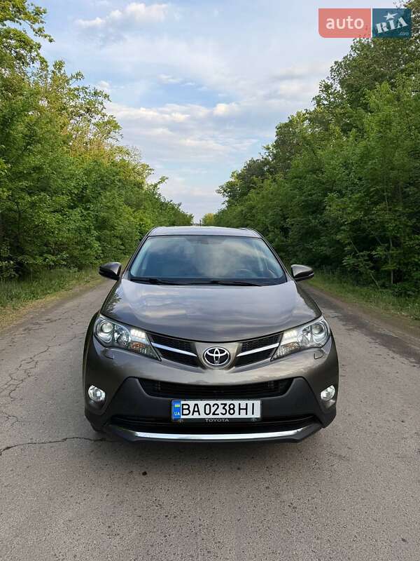 Внедорожник / Кроссовер Toyota RAV4 2013 в 