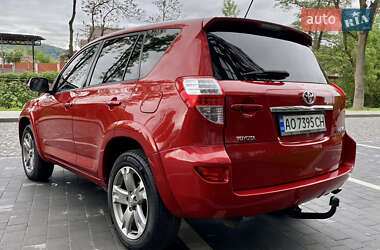 Позашляховик / Кросовер Toyota RAV4 2011 в 