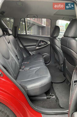 Позашляховик / Кросовер Toyota RAV4 2011 в 