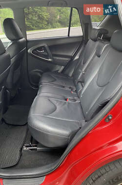 Позашляховик / Кросовер Toyota RAV4 2011 в 