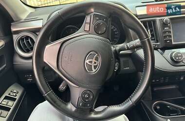 Внедорожник / Кроссовер Toyota RAV4 2018 в 