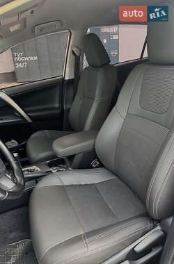 Внедорожник / Кроссовер Toyota RAV4 2018 в 