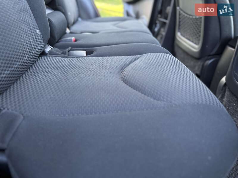 Позашляховик / Кросовер Toyota RAV4 2007 в Дніпрі