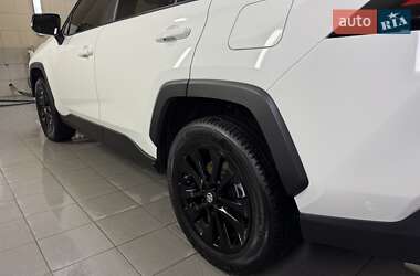 Внедорожник / Кроссовер Toyota RAV4 2023 в 