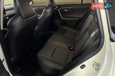 Внедорожник / Кроссовер Toyota RAV4 2023 в 