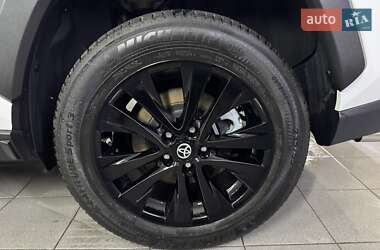 Внедорожник / Кроссовер Toyota RAV4 2023 в 
