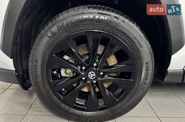 Внедорожник / Кроссовер Toyota RAV4 2023 в 