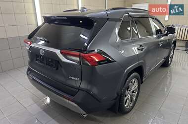 Внедорожник / Кроссовер Toyota RAV4 2024 в 