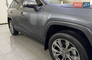 Внедорожник / Кроссовер Toyota RAV4 2024 в 