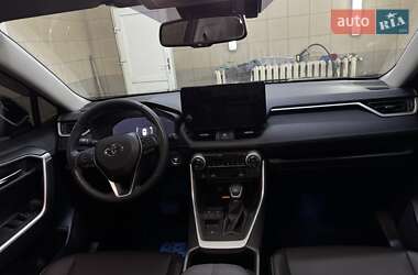 Внедорожник / Кроссовер Toyota RAV4 2024 в 
