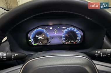 Внедорожник / Кроссовер Toyota RAV4 2024 в 