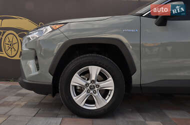 Позашляховик / Кросовер Toyota RAV4 2019 в 