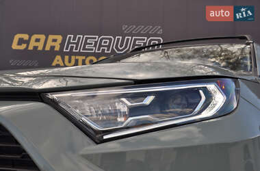 Позашляховик / Кросовер Toyota RAV4 2019 в 