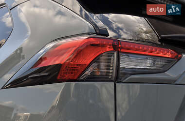 Позашляховик / Кросовер Toyota RAV4 2019 в 
