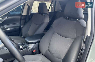 Позашляховик / Кросовер Toyota RAV4 2019 в 