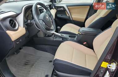 Внедорожник / Кроссовер Toyota RAV4 2016 в 