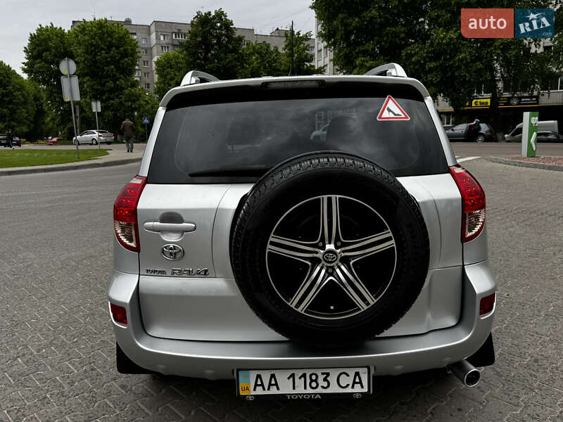 Позашляховик / Кросовер Toyota RAV4 2006 в Києві