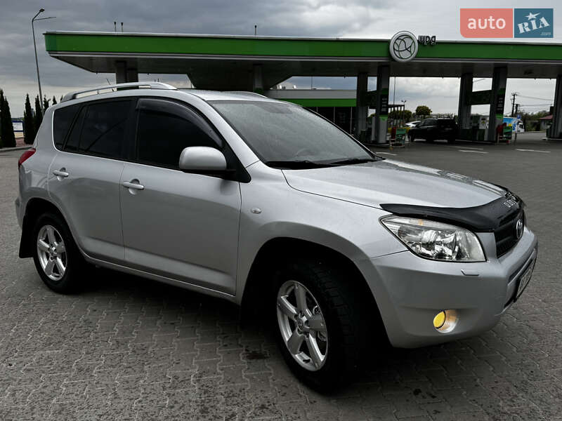 Позашляховик / Кросовер Toyota RAV4 2006 в Києві