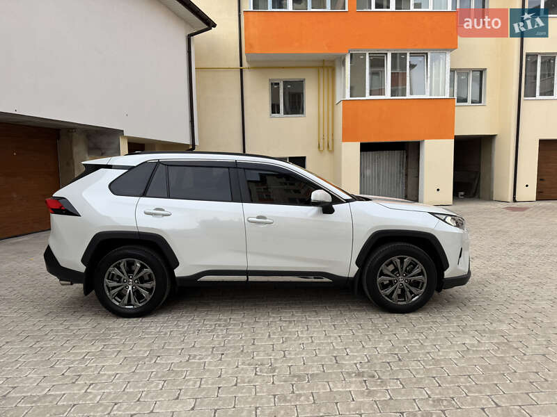 Позашляховик / Кросовер Toyota RAV4 2023 в Львові