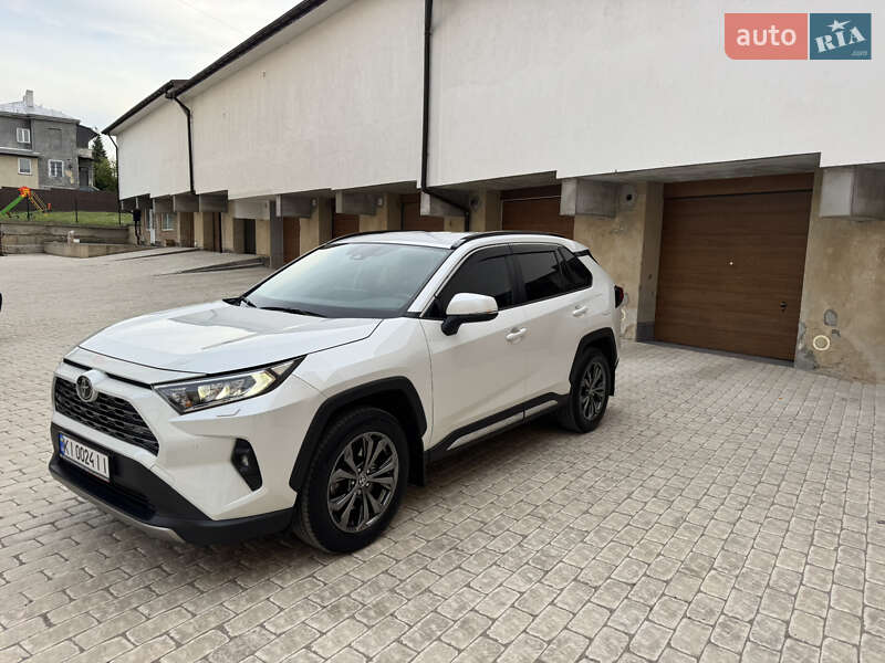 Позашляховик / Кросовер Toyota RAV4 2023 в Львові