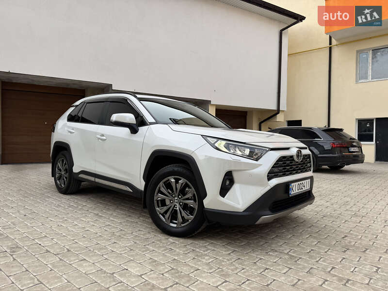 Позашляховик / Кросовер Toyota RAV4 2023 в Львові