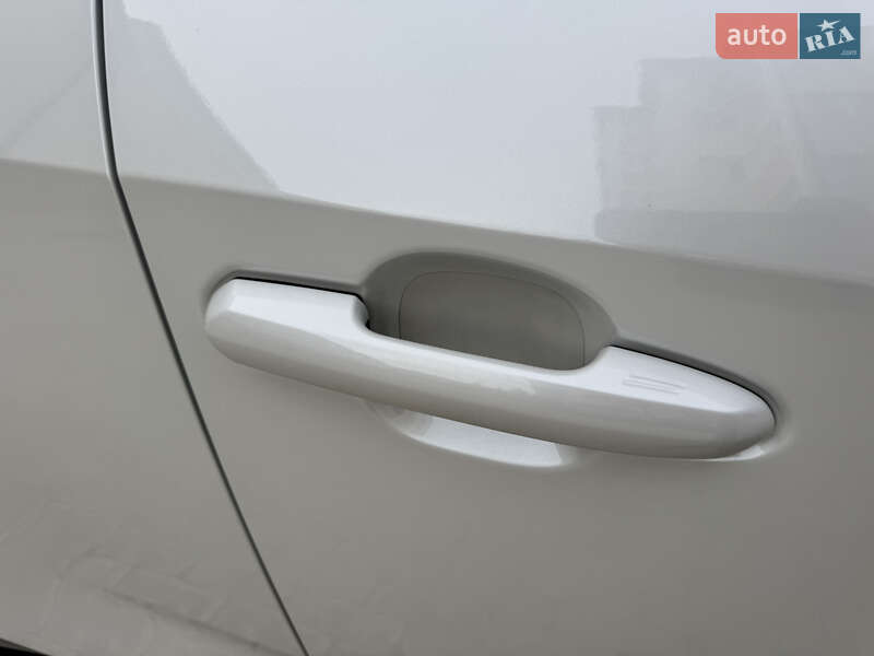 Позашляховик / Кросовер Toyota RAV4 2023 в Львові