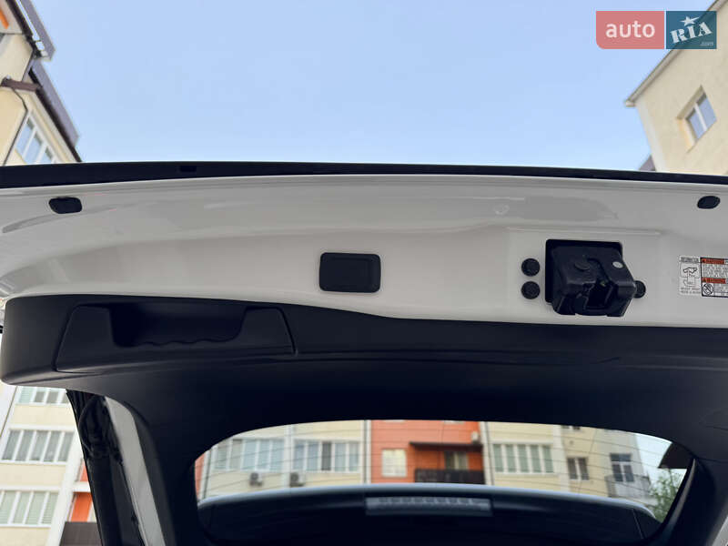 Позашляховик / Кросовер Toyota RAV4 2023 в Львові