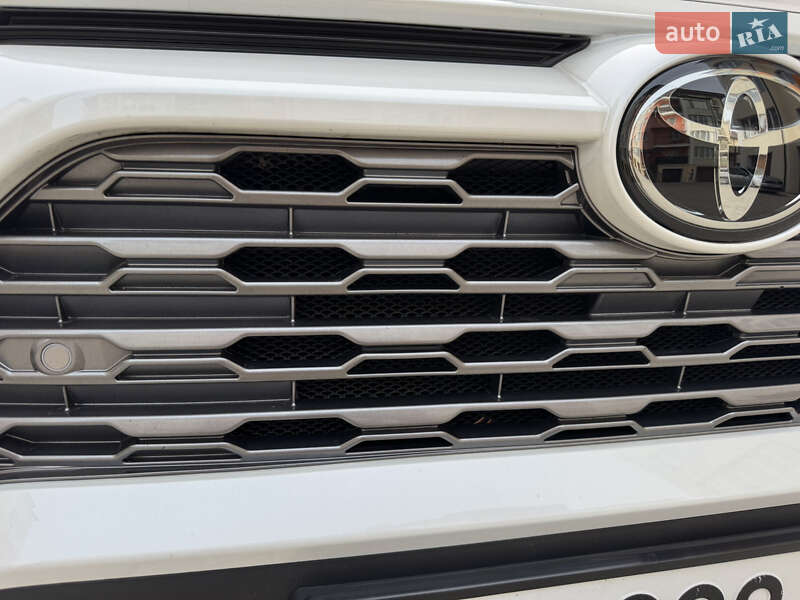 Позашляховик / Кросовер Toyota RAV4 2023 в Львові