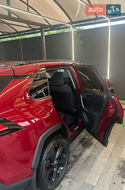Позашляховик / Кросовер Toyota RAV4 2022 в 