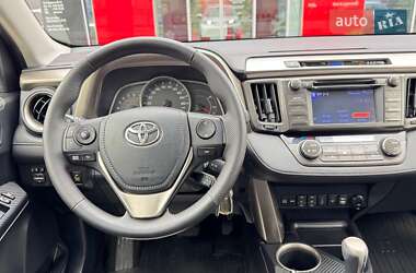Внедорожник / Кроссовер Toyota RAV4 2013 в 