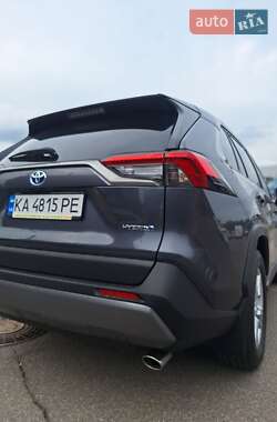 Позашляховик / Кросовер Toyota RAV4 2020 в 
