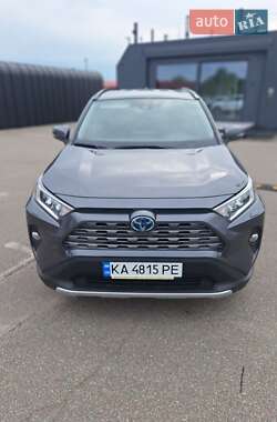 Позашляховик / Кросовер Toyota RAV4 2020 в 