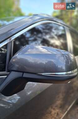 Позашляховик / Кросовер Toyota RAV4 2020 в 