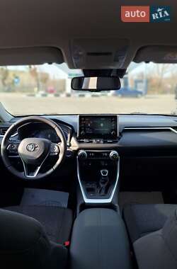 Позашляховик / Кросовер Toyota RAV4 2020 в 