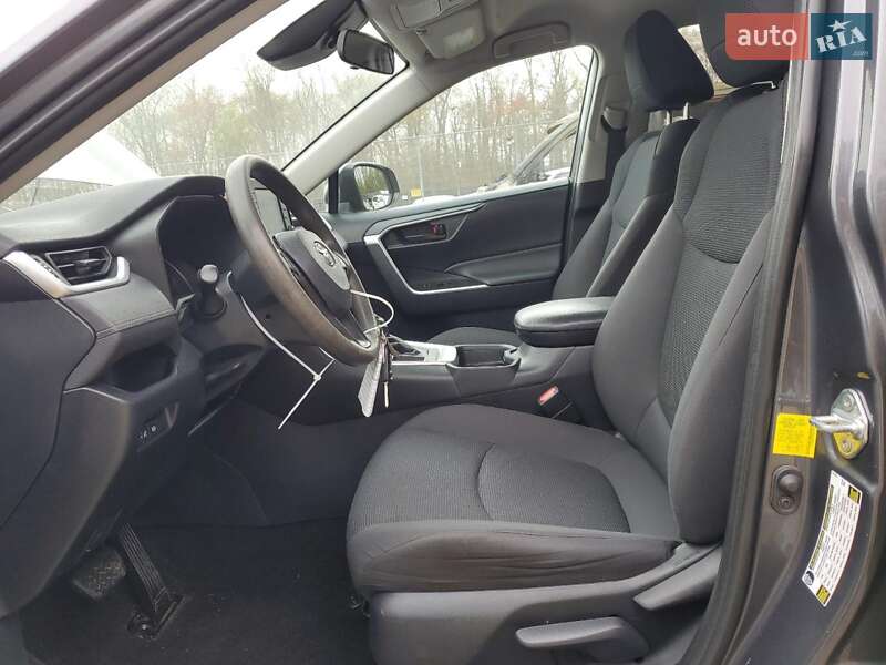 Внедорожник / Кроссовер Toyota RAV4 2019 в Черновцах