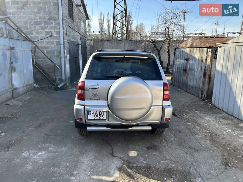 Позашляховик / Кросовер Toyota RAV4 2004 в Києві