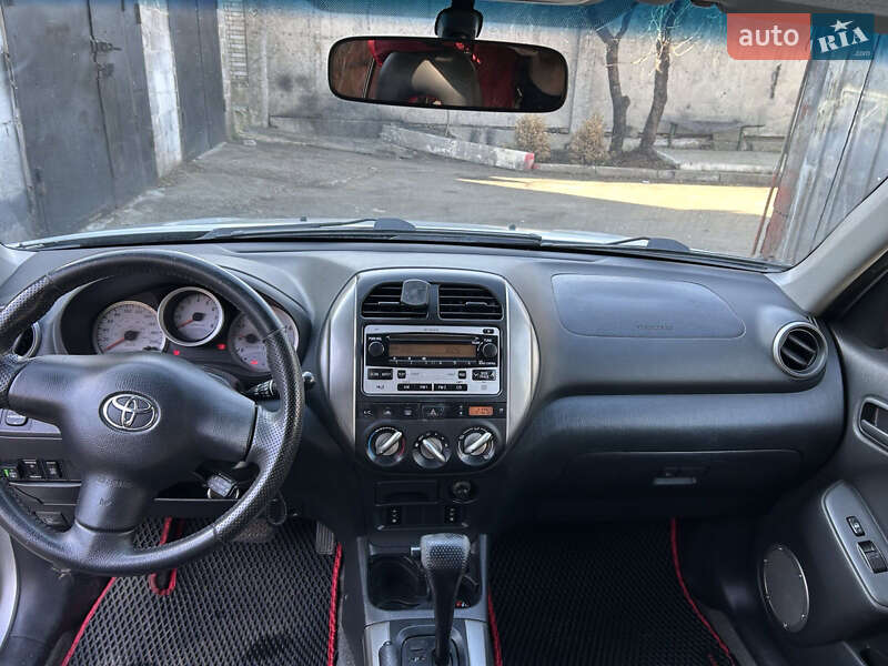 Позашляховик / Кросовер Toyota RAV4 2004 в Києві
