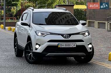 Внедорожник / Кроссовер Toyota RAV4 2016 в 